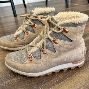 Sorel Women’s Shearling Alpine Holiday boots